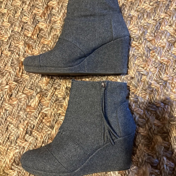 Gray wool Tom’s wedge booties size 10 - Picture 7 of 7